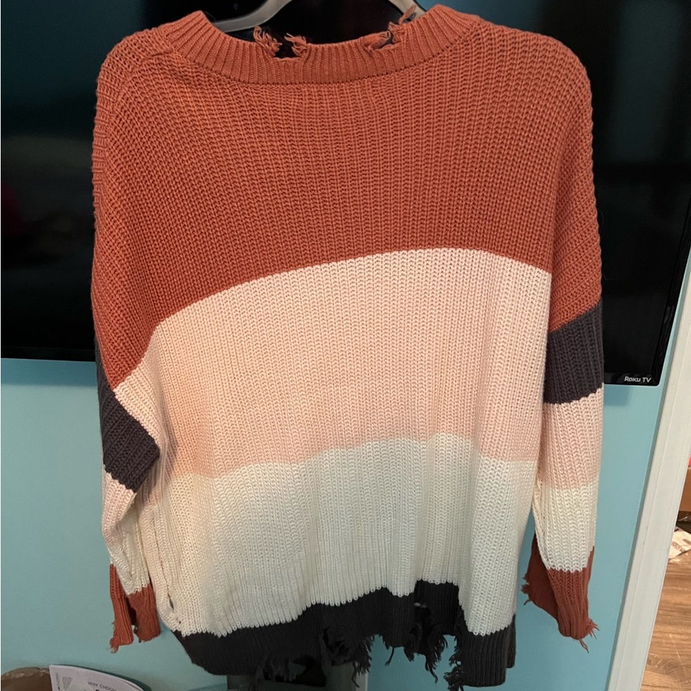 Distressed Pullover sweater. Size 3x.